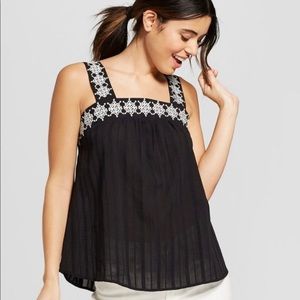 Universal Thread Emroidered Tank Top XS
